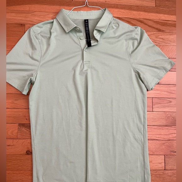 Lululemon Polo size medium.   Excellent used condition. - Picture 6 of 7